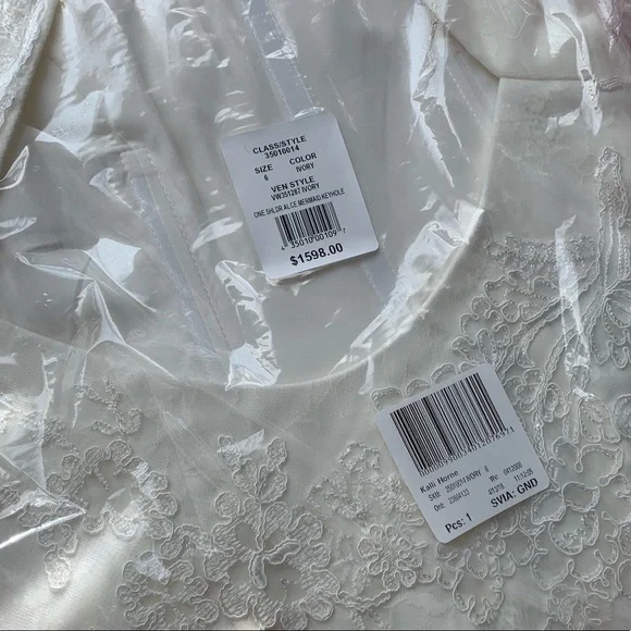 New White by Vera Wang wedding dress - Picture 4 of 4